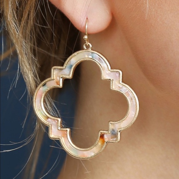 FINAL PRICE Gray Quartrefoil Drop Earrings - Picture 3 of 3